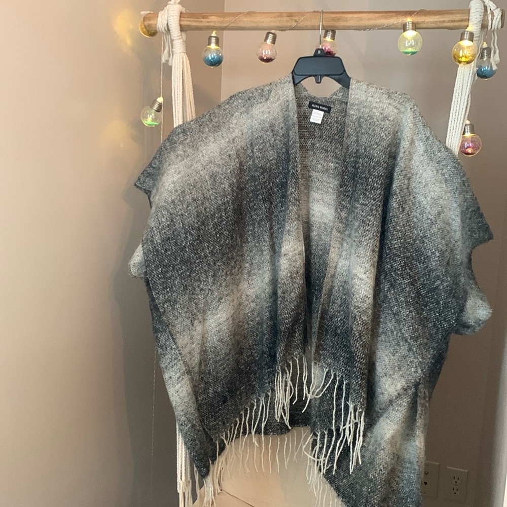 Alexis Bendel- One Size Womens Gray/Black Sweater Wrap